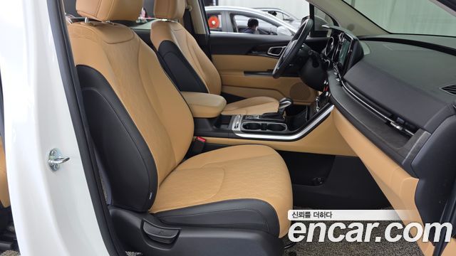 Kia Canival 2023 — photo 17