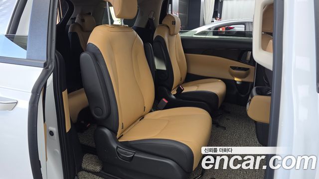 Kia Canival 2023 — photo 18