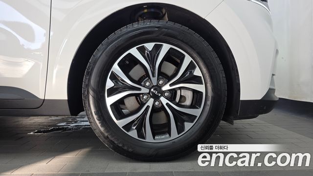 Kia Canival 2023 — photo 7
