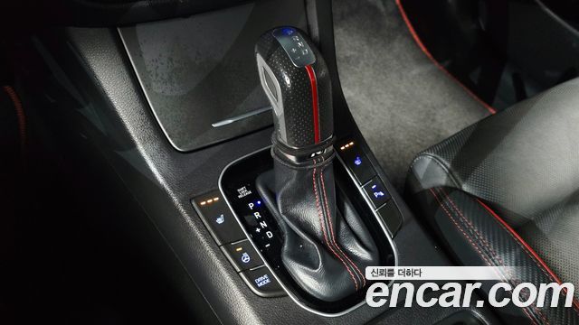 Hyundai i30 2019 — photo 12