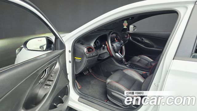 Hyundai i30 2019 — photo 13