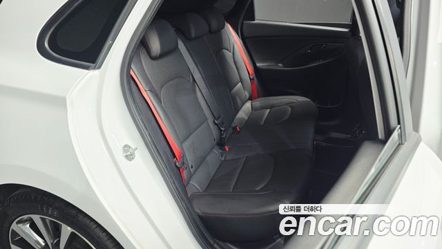 Hyundai i30 2019 — photo 17
