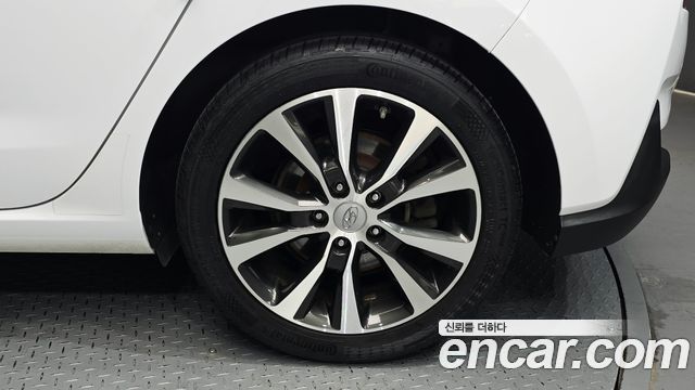Hyundai i30 2019 — photo 7
