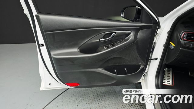 Hyundai i30 2019 — photo 14