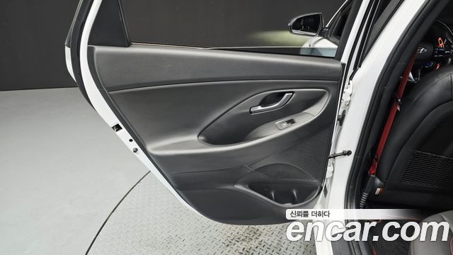 Hyundai i30 2019 — photo 15