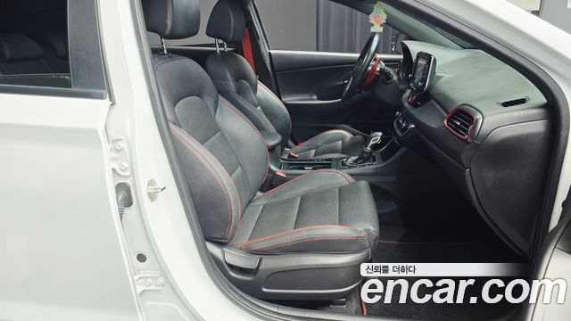 Hyundai i30 2019 — photo 16