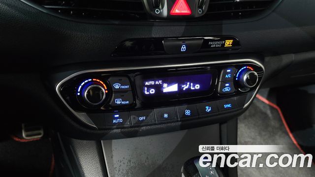 Hyundai i30 2019 — photo 29