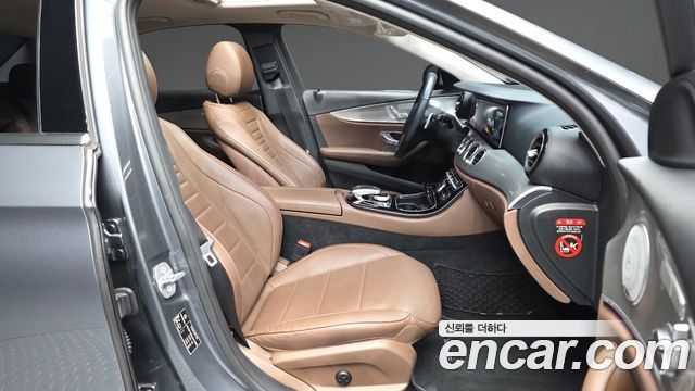 Mercedes-Benz E-Class 2018 — photo 11