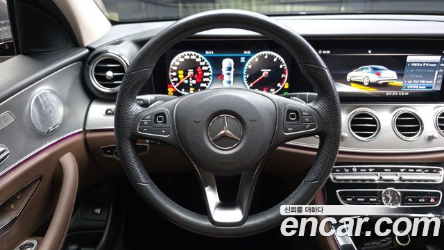 Mercedes-Benz E-Class 2018 — photo 13