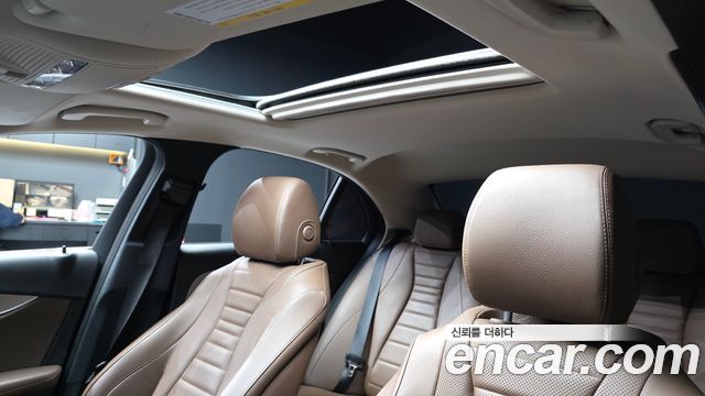 Mercedes-Benz E-Class 2018 — photo 19