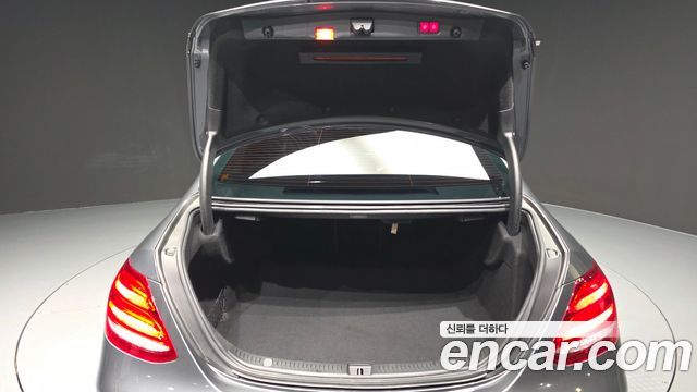 Mercedes-Benz E-Class 2018 — photo 20