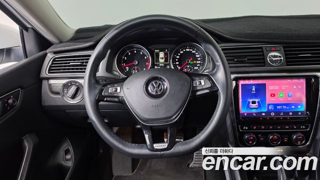 Volkswagen Passat 2018 — photo 18