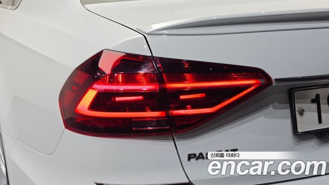 Volkswagen Passat 2018 — photo 9