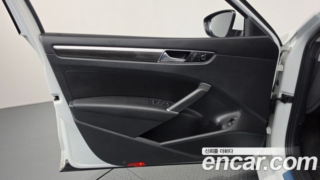 Volkswagen Passat 2018 — photo 14