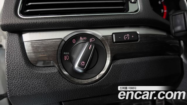 Volkswagen Passat 2018 — photo 28
