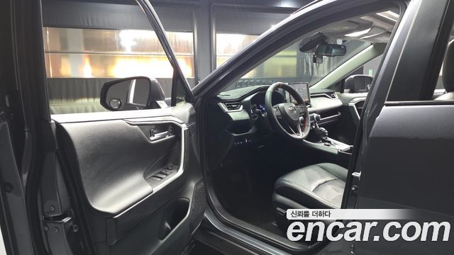 Toyota RAV4 2019 — photo 10