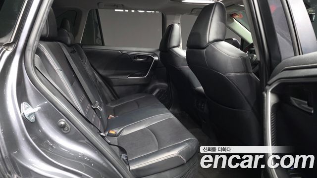 Toyota RAV4 2019 — photo 12