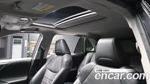 Toyota RAV4 2019 — photo 18