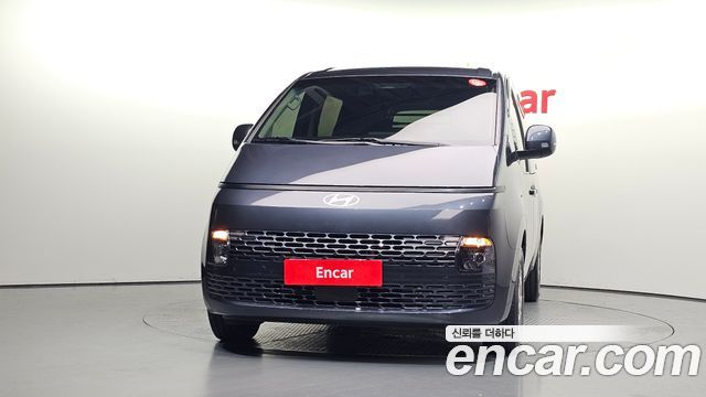 Hyundai Staria 2025 — photo 3
