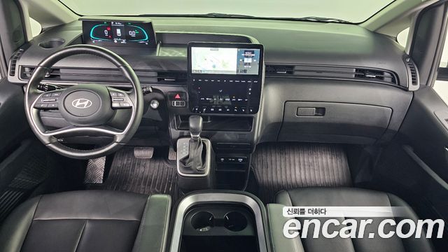 Hyundai Staria 2025 — photo 7