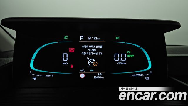 Hyundai Staria 2025 — photo 8