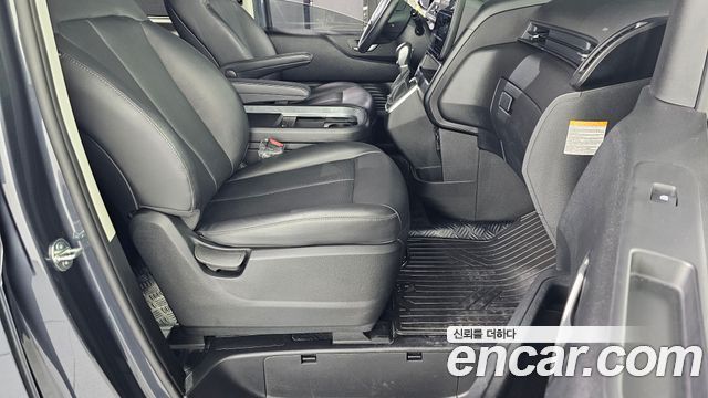 Hyundai Staria 2025 — photo 12