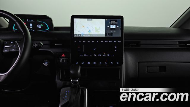 Hyundai Staria 2025 — photo 13