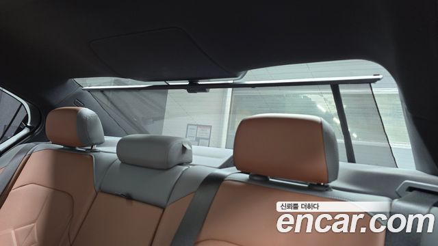 BMW 5-Series 2025 — photo 24