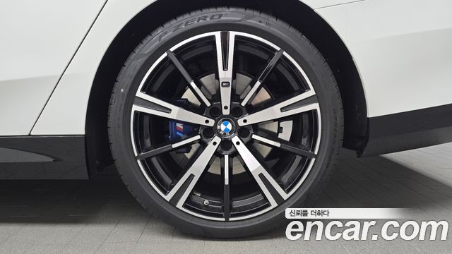 BMW 5-Series 2025 — photo 7