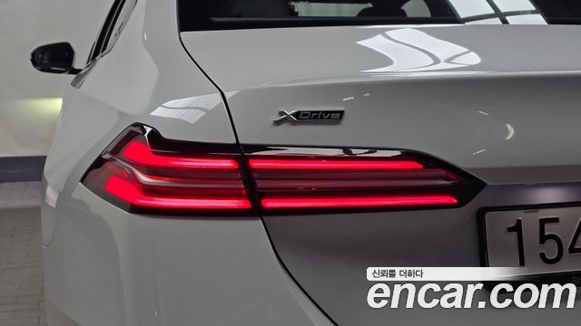 BMW 5-Series 2025 — photo 9