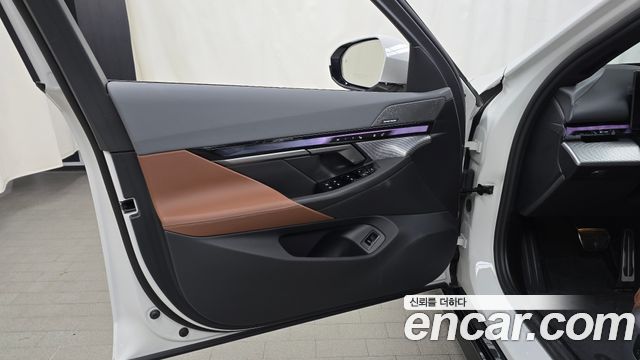 BMW 5-Series 2025 — photo 14
