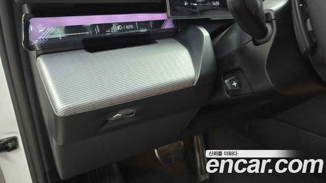 BMW 5-Series 2025 — photo 29