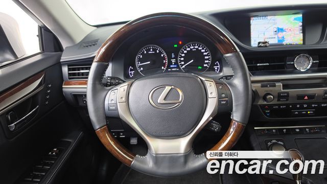 Lexus ES 2014 — photo 14