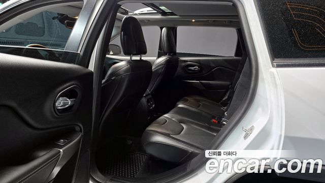 Jeep Cherokee 2021 — photo 12