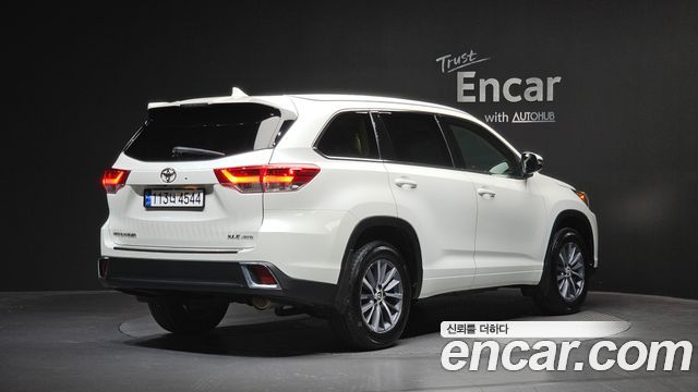 Toyota Highlander 2017 — photo 2