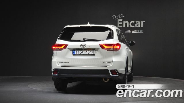 Toyota Highlander 2017 — photo 4