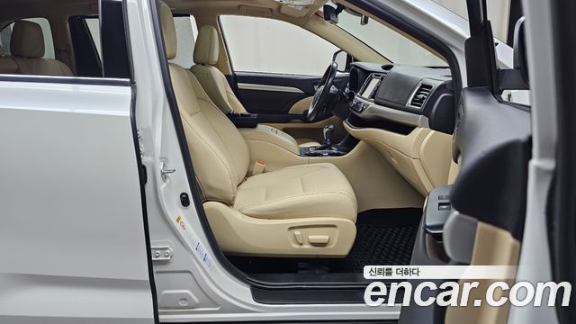 Toyota Highlander 2017 — photo 11