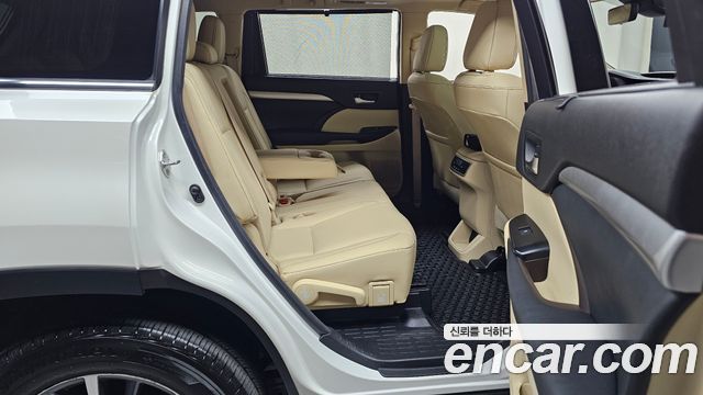 Toyota Highlander 2017 — photo 12