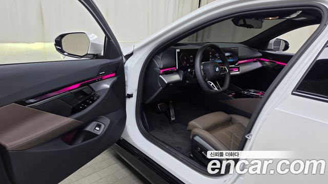 BMW 5-Series 2026 — photo 13