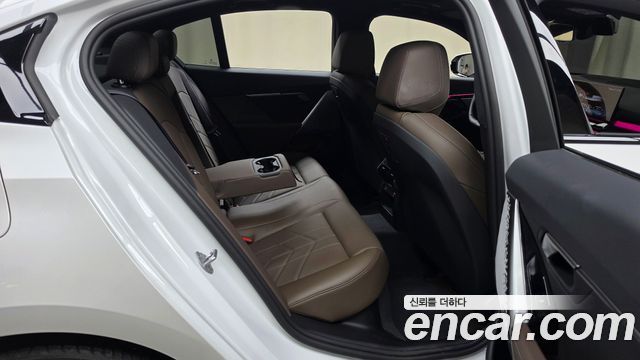BMW 5-Series 2026 — photo 17