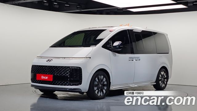 Hyundai Staria 2022 — photo 1