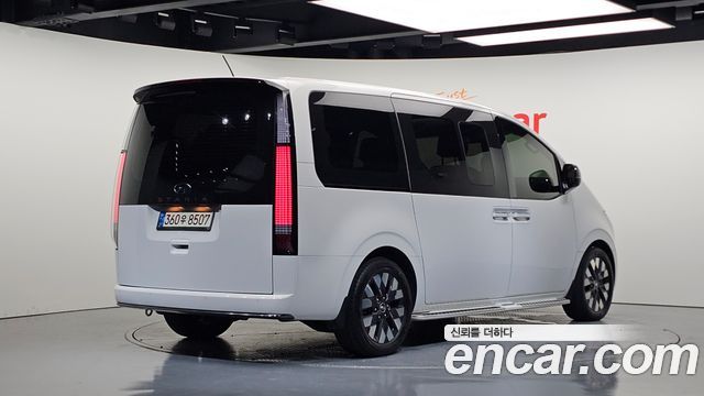Hyundai Staria 2022 — photo 2