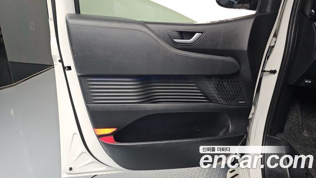 Hyundai Staria 2022 — photo 14