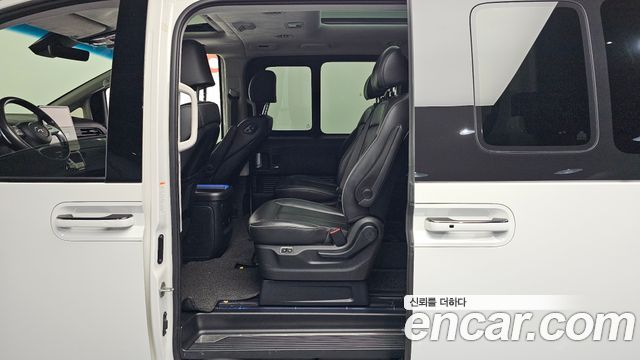 Hyundai Staria 2022 — photo 16