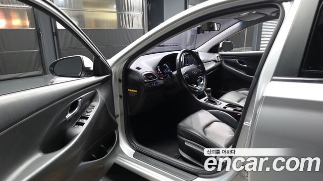Hyundai i30 2017 — photo 13