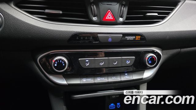 Hyundai i30 2017 — photo 23
