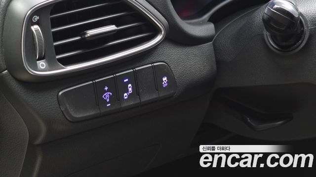 Hyundai i30 2017 — photo 24