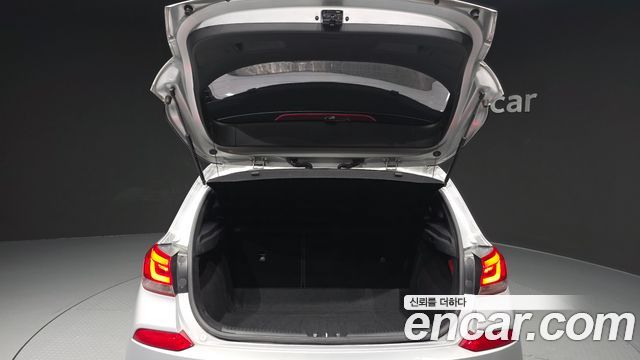 Hyundai i30 2017 — photo 26