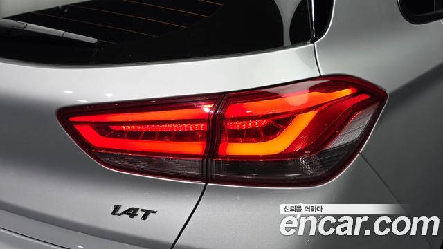 Hyundai i30 2017 — photo 9