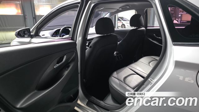 Hyundai i30 2017 — photo 16